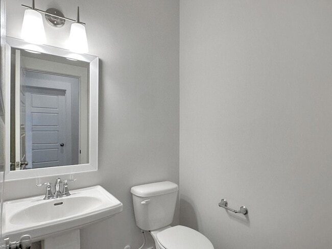 Building Photo - 260 Symphony Ave