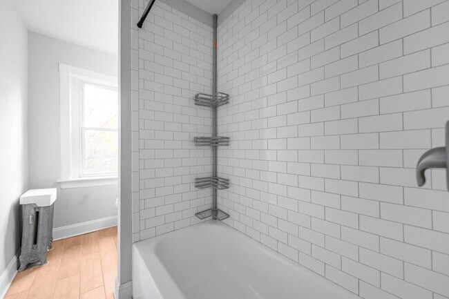 Building Photo - 378 N Evans St