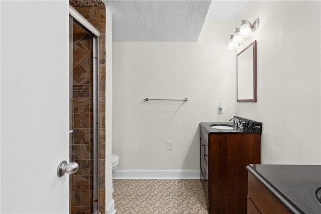 Building Photo - 6851 Roswell Rd