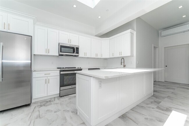 Primary Photo - 138 E Park Ave