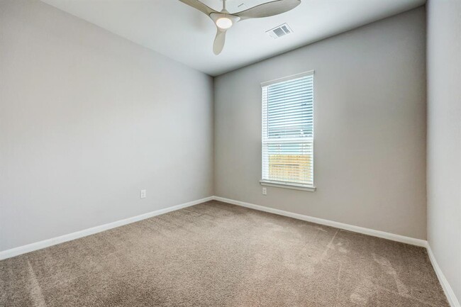 Building Photo - 464 Leadtree Loop