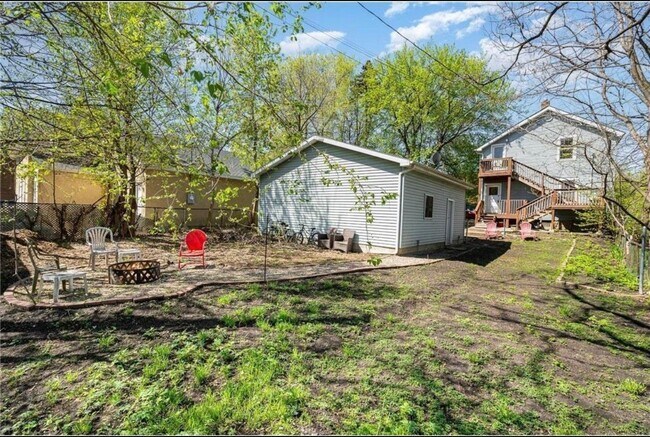 Building Photo - 560 S Stryker Ave