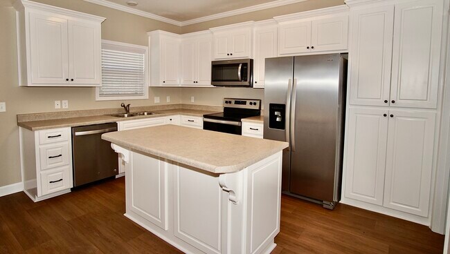 Building Photo - 25 Nomad Cir