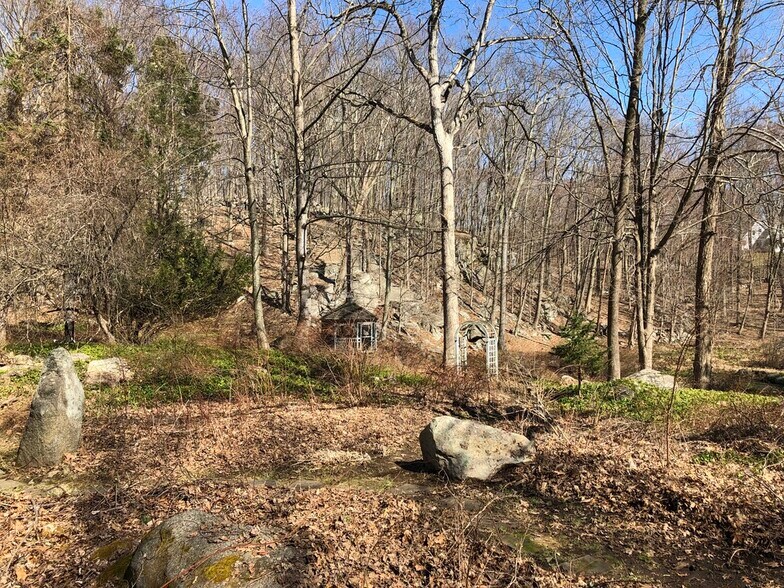 Building Photo - 89 Florida Hill Rd