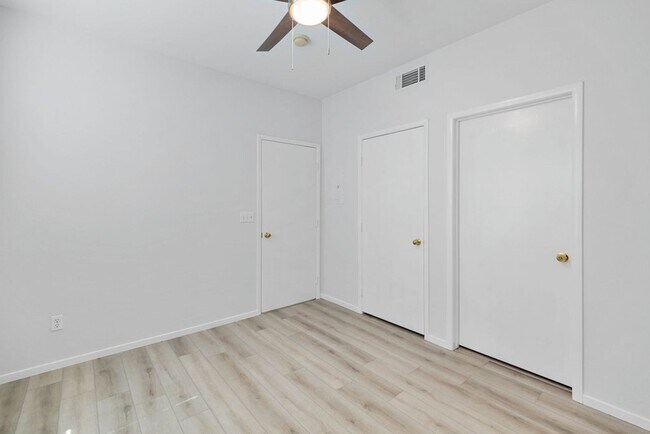 Building Photo - *VERY NICE CONDO IN GATED COMMUNITY !