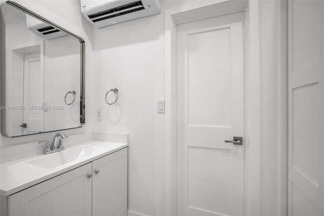 Building Photo - 4112 SW 9th Terrace