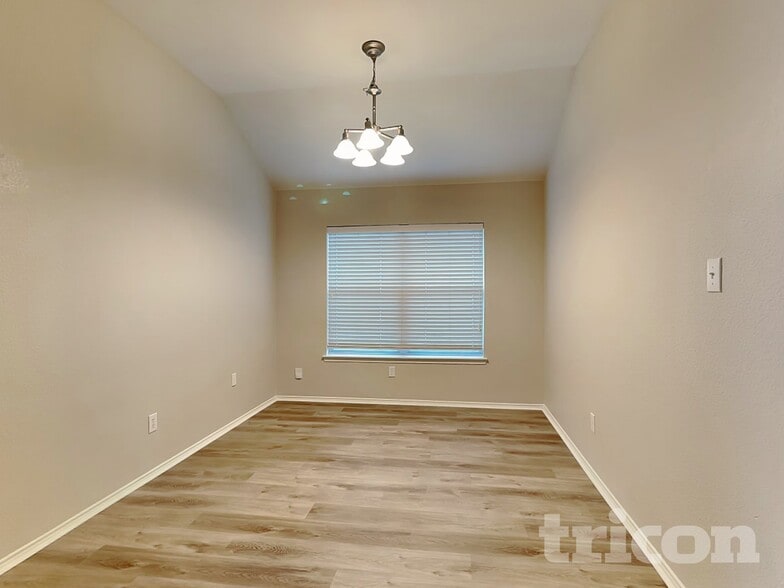 Building Photo - 707 Fireberry Dr