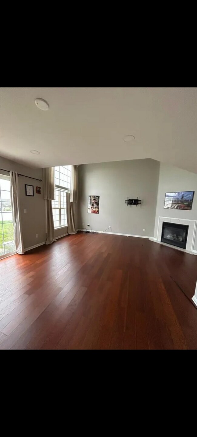 Building Photo - 328 Sweetbriar Ct