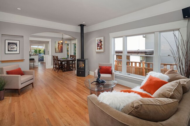 Building Photo - 3bd/2ba Seattle Home