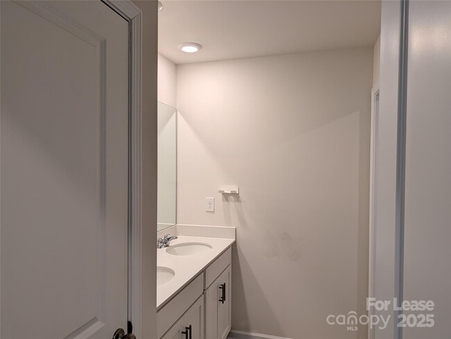 Building Photo - 10731 Claystone Dr