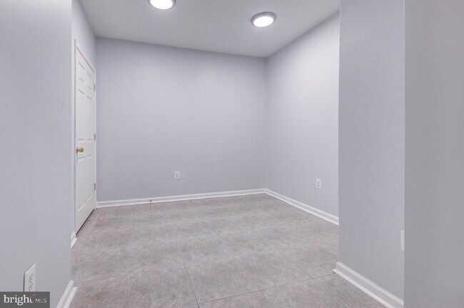 Building Photo - 4303 Evergreen Ln