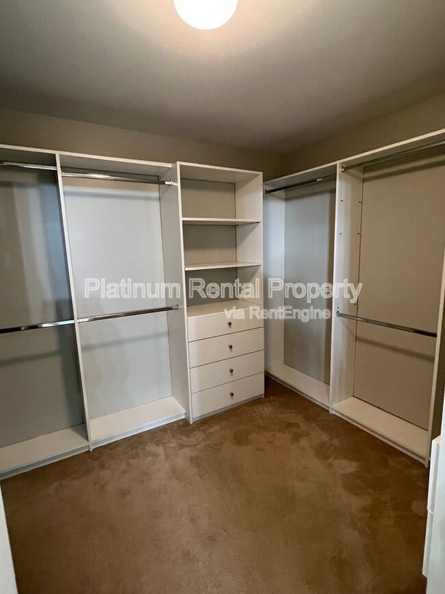 Building Photo - 7170 Belcrest Dr