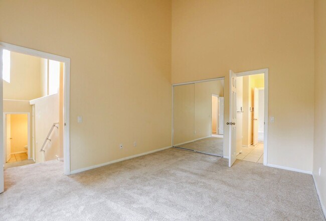 Building Photo - 3 Bedroom + Loft + Office Oceanside Home