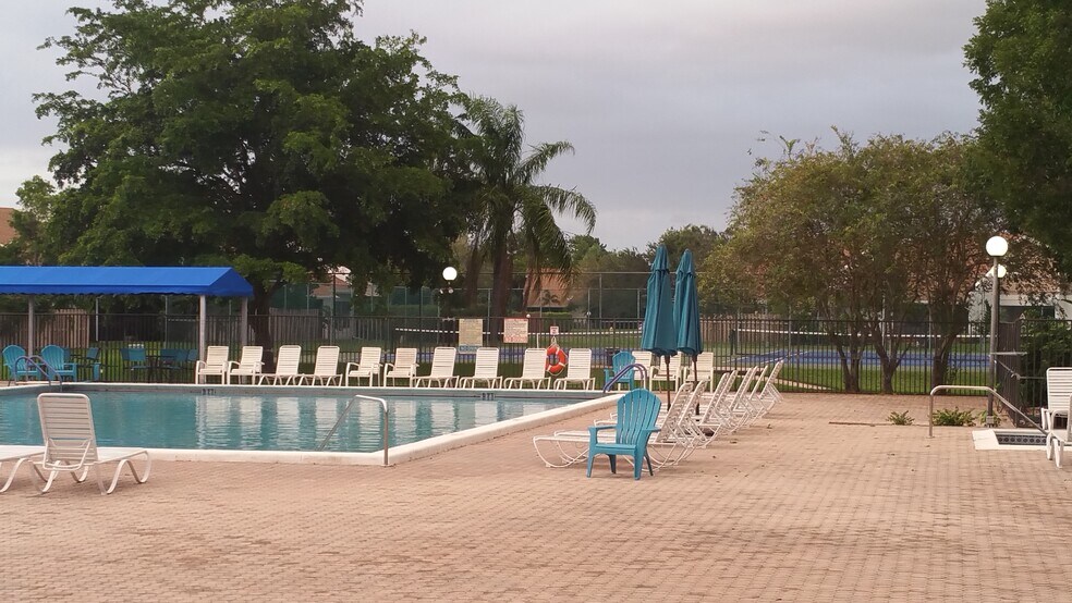 Building Photo - 508 Woodgate Cir