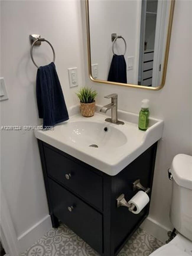 Building Photo - 2700 SW 28th Ct