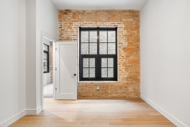 Building Photo - 1810 N Wells St