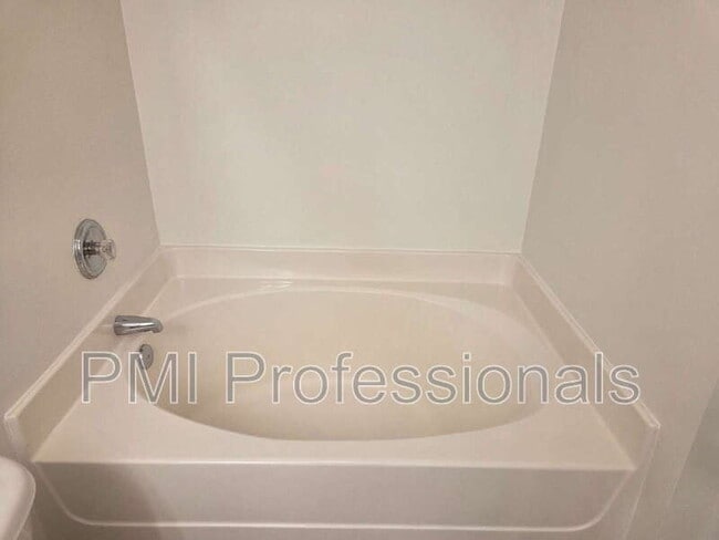 Building Photo - 125 Trellis Way