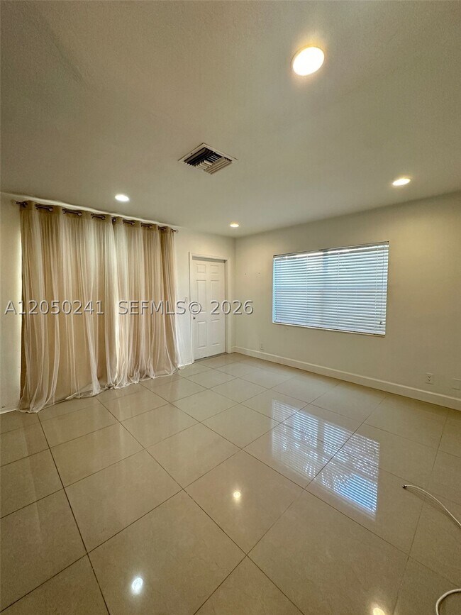 Building Photo - 317 US-1