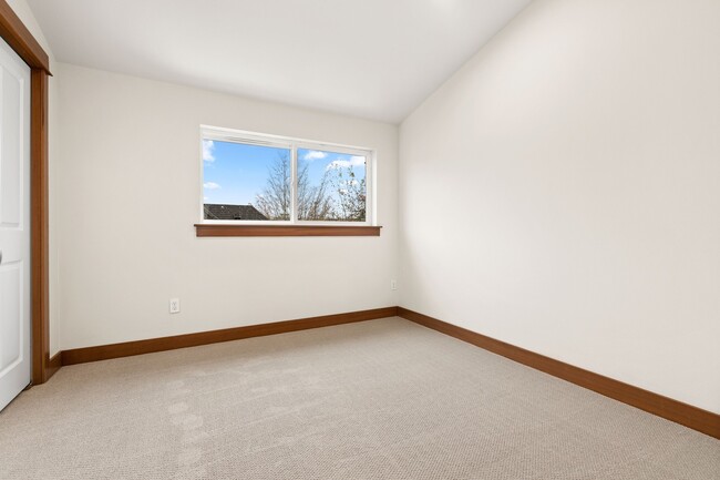 Building Photo - Immaculate West Seattle Townhome