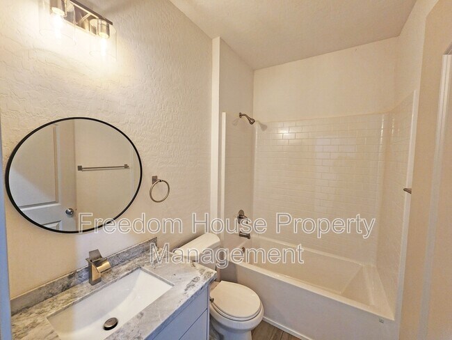 Building Photo - 1340 Arrowhead St