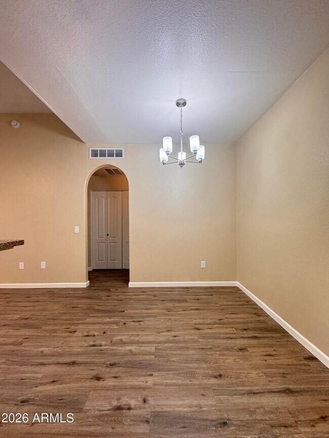 Building Photo - 2929 W Yorkshire Dr