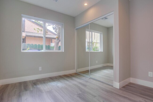 Building Photo - 3266 Eureka Pl