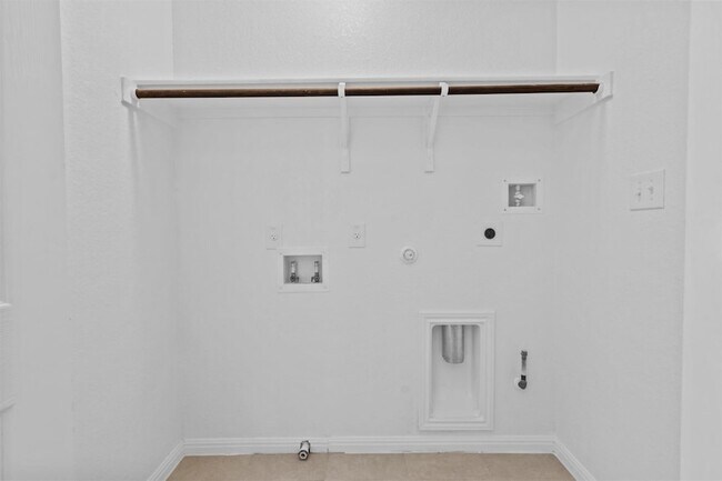Building Photo - 520 Betty Ann Wy