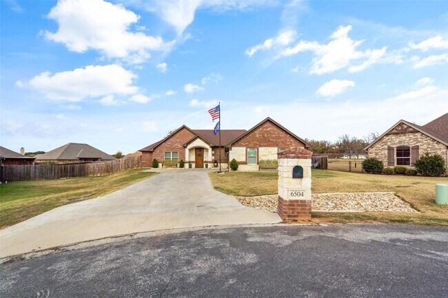 Building Photo - Beautiful Home In Pecan Planation
