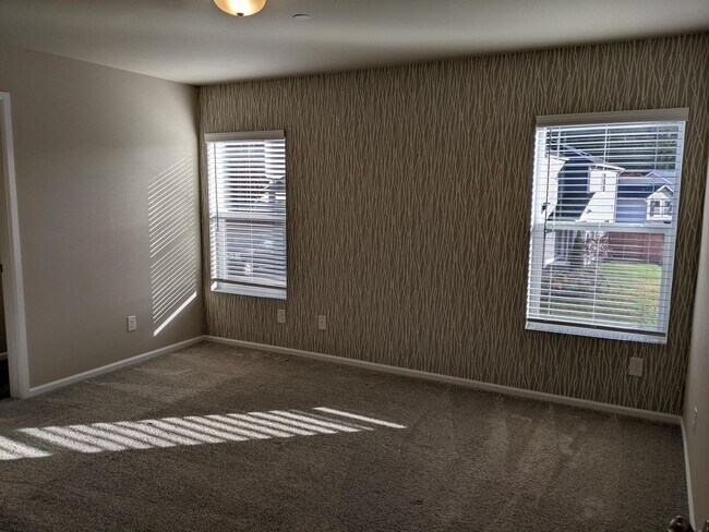 Building Photo - 4/2.5 Townhouse for rent in DuPont!