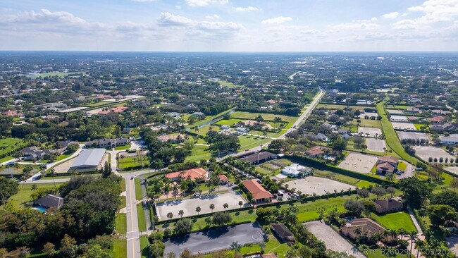 Building Photo - 14943 Paddock Dr