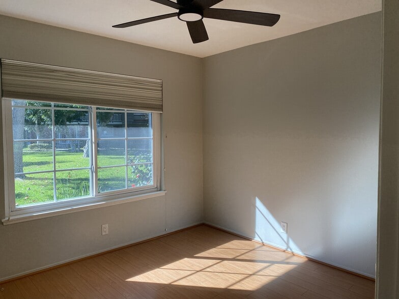 Building Photo - 4846 Larwin Ave