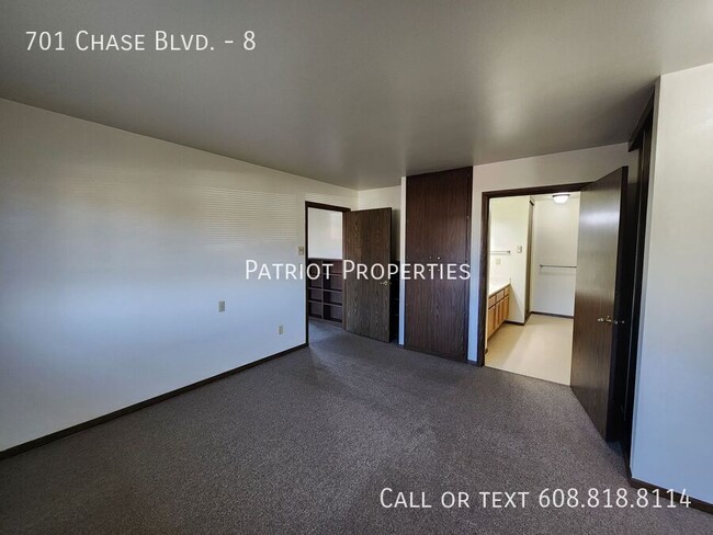 Building Photo - 1 bedroom/ 1 bath apartment in Sun Prairie...