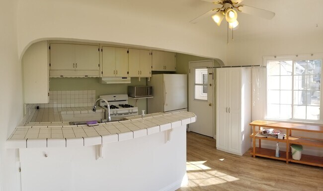 Building Photo - 246 Chorro St