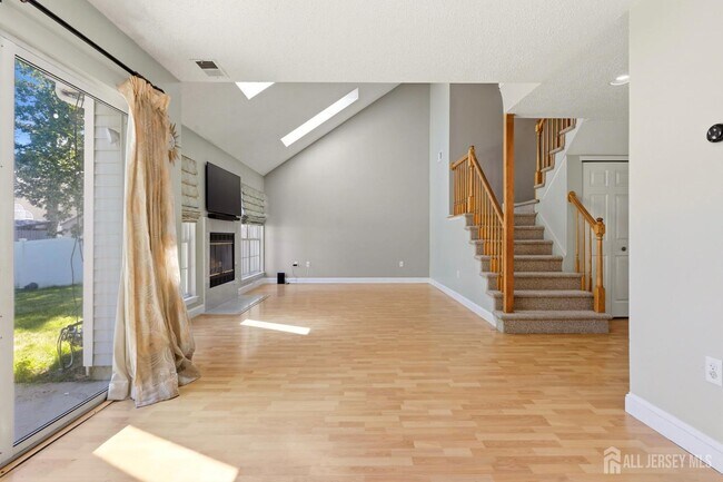Building Photo - 50 Glen Oaks Ct
