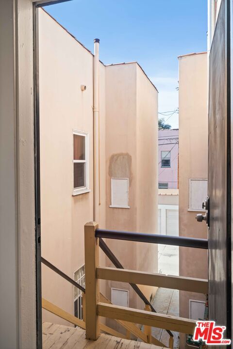 Building Photo - 643 S Detroit St