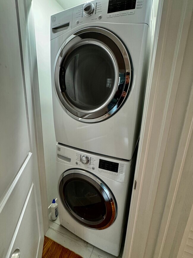 Building Photo - 62 Manet Rd