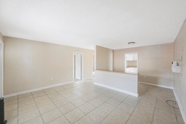 Building Photo - 1116 Upton Ct S