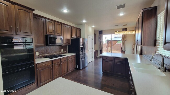 Building Photo - 333 Bainbridge Dr