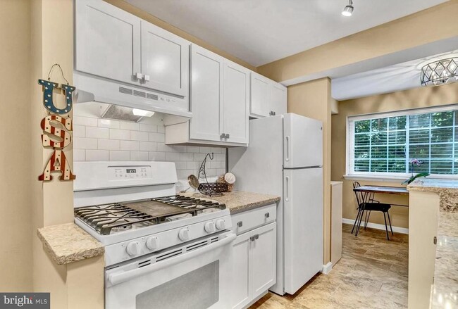 Building Photo - 1543 Colonial Dr