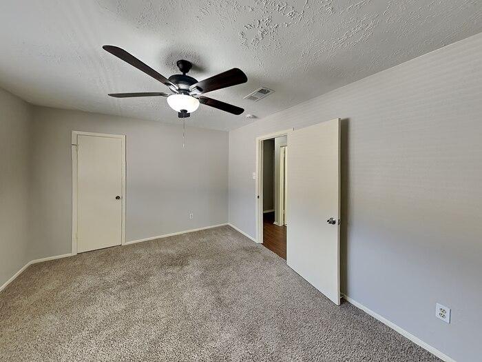 Building Photo - 4315 Sloangate Dr