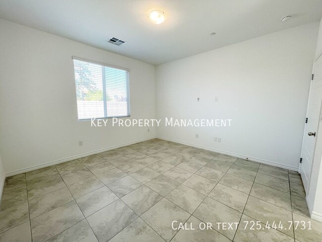 Building Photo - 3 Bedroom, 3 Bath Single Story beauty Buil...