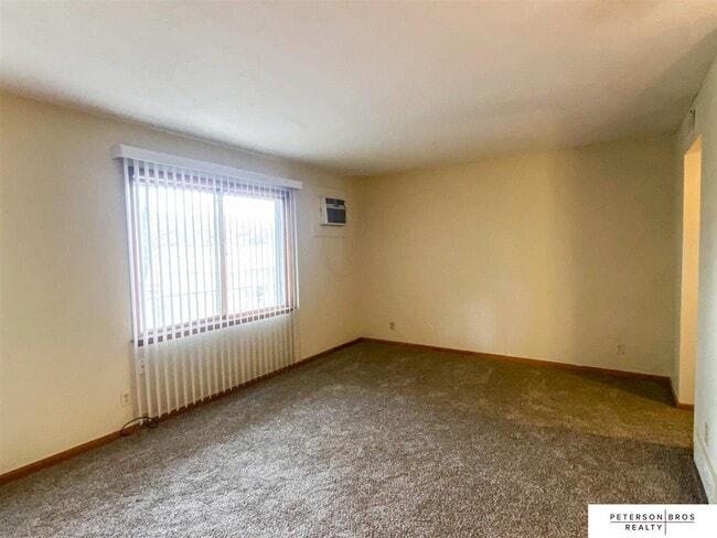 Building Photo - 4404 Davenport St