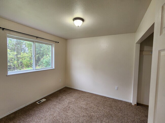 Building Photo - 1651 N Lacy Loop