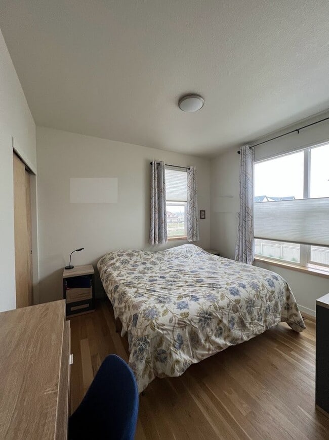 Building Photo - Modern Townhouse in Can't Beat Location - Available 8/1