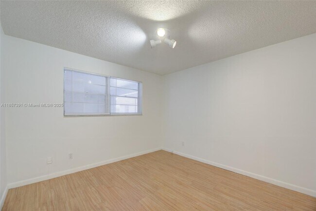 Building Photo - 2471 SW 82nd Ave