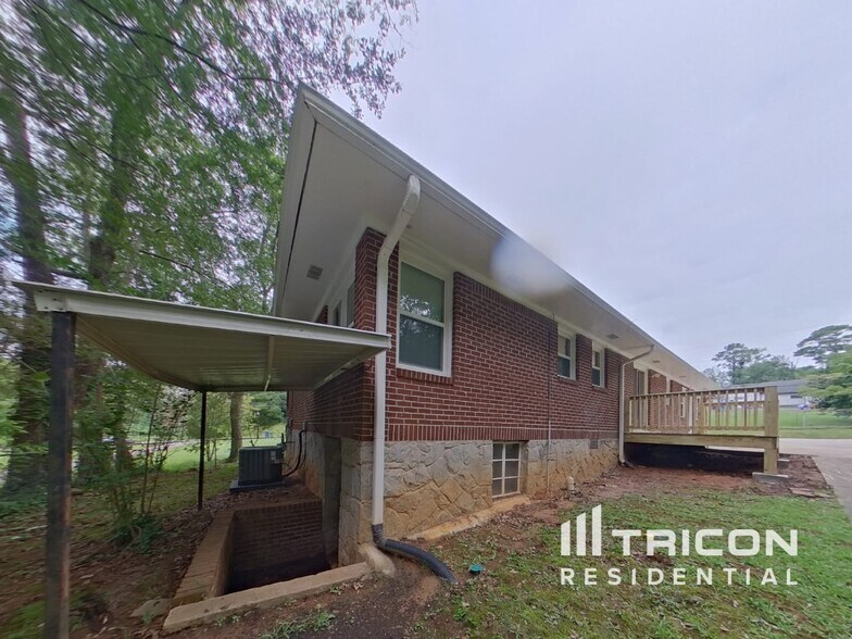 Building Photo - 340 Lynhurst Dr SW