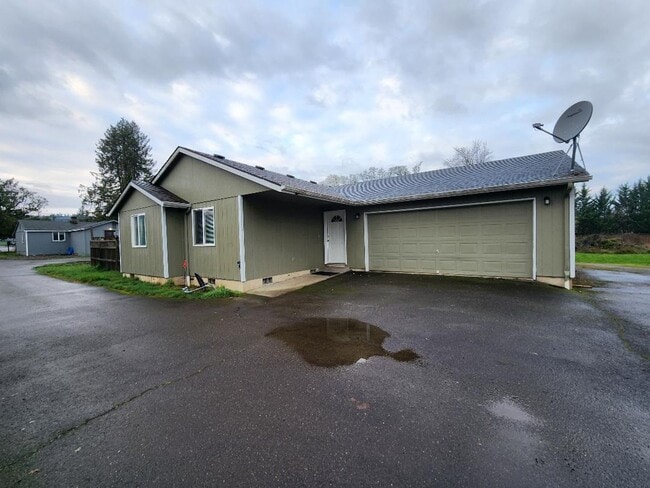 Building Photo - 3 Bdrm/2 Bath Single Level