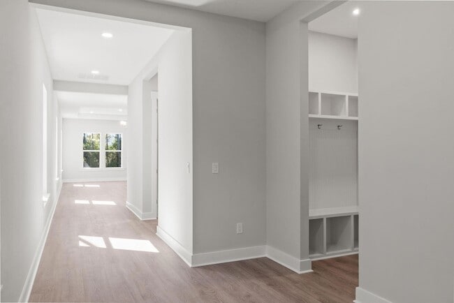 Building Photo - 263 Breakwater Blvd