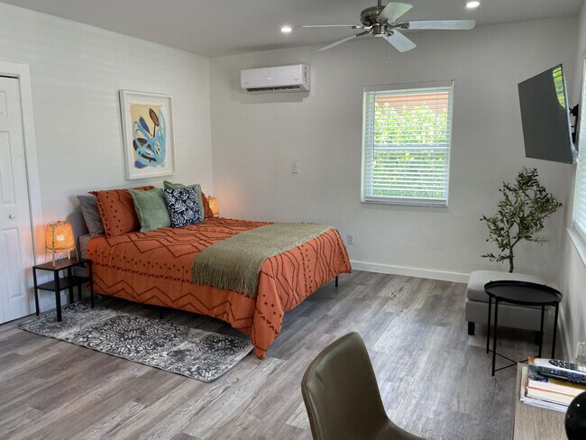 Primary Photo - 522 NW 11th Ave