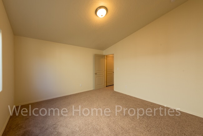 Building Photo - Beautiful Home